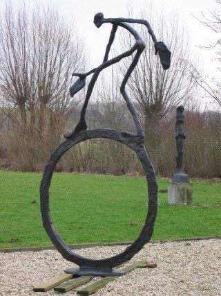 'Bij de tijd', brons, Gemeente Ooij (Beek Ubbergen).