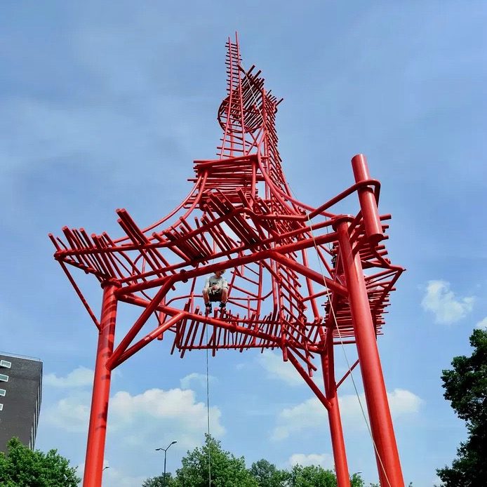 ‘Observatietoren’, gepolychromeerd metaal, Uitgeversmaatschappij De Gelderlander, Nijmegen. Ter gelegenheid van de openi